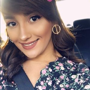 Meet your Posher, Crystal